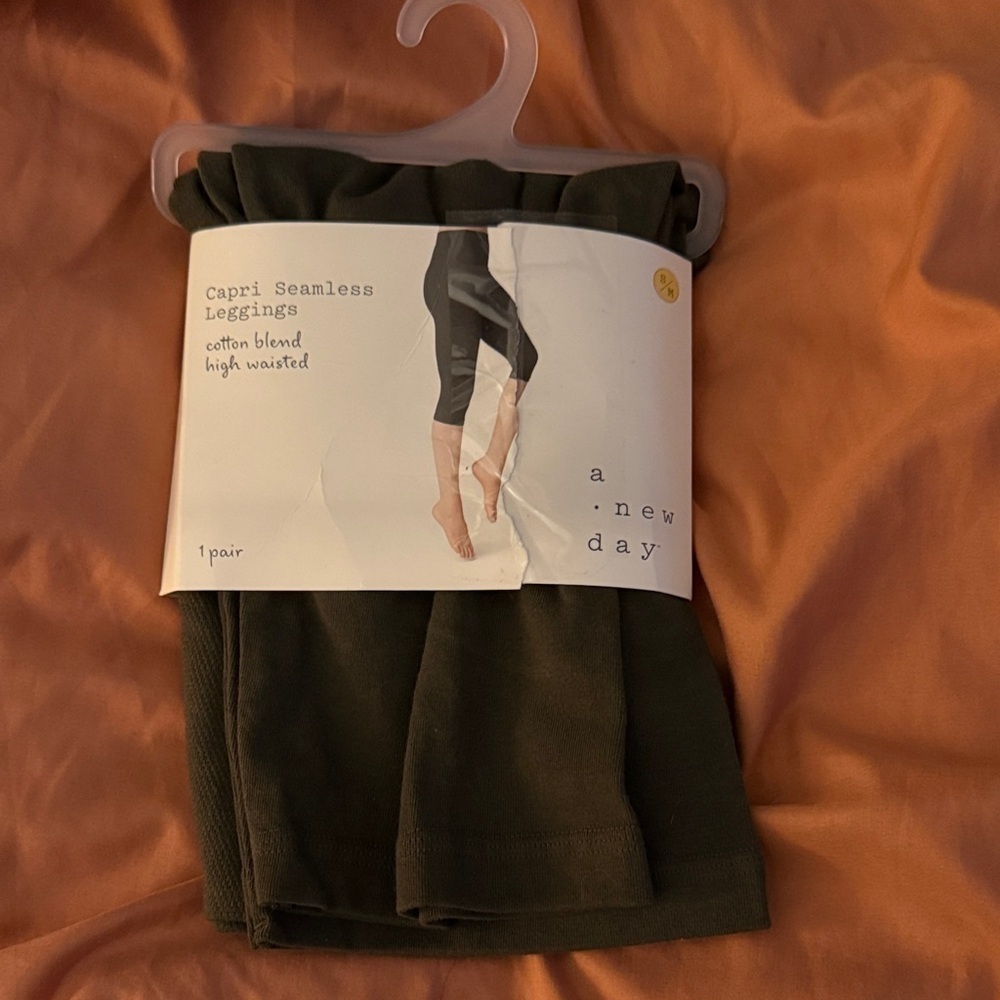 A New Day Dark Green Seamless Capri Leggings